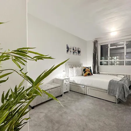 Zoey Place Near Thames River - 2 Double Beds, 1 Single Bed, Spacious, Ideal For Families London Exterior photo