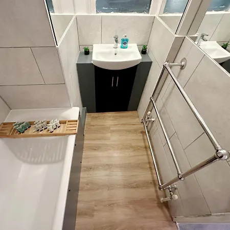 Zoey Place Near Thames River - 2 Double Beds, 1 Single Bed, Spacious, Ideal For Families London Exterior photo