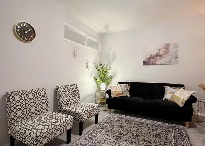 Zoey Place Near Thames River - 2 Double Beds, 1 Single Bed, Spacious, Ideal For Families