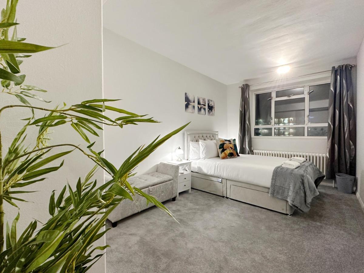 Апартаменты Zoey Place Near Thames River - 2 Double Beds, 1 Single Bed, Spacious, Ideal For Families