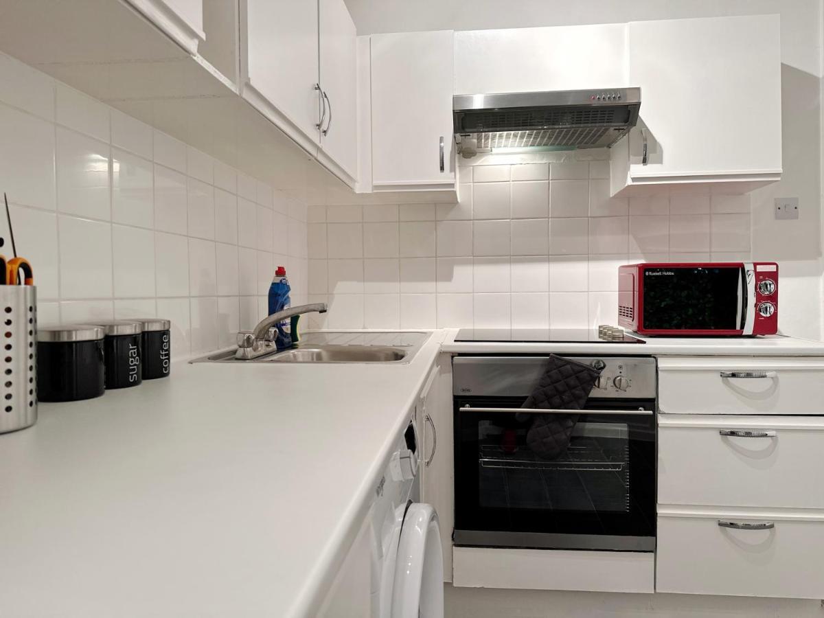 Апартаменты Zoey Place Near Thames River - 2 Double Beds, 1 Single Bed, Spacious, Ideal For Families *