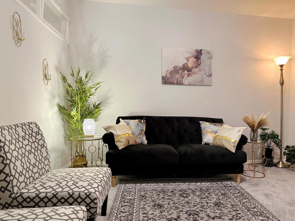 Zoey Place Near Thames River - 2 Double Beds, 1 Single Bed, Spacious, Ideal For Families Апартаменты *