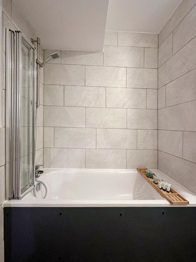 Апартаменты Zoey Place Near Thames River - 2 Double Beds, 1 Single Bed, Spacious, Ideal For Families Лондон