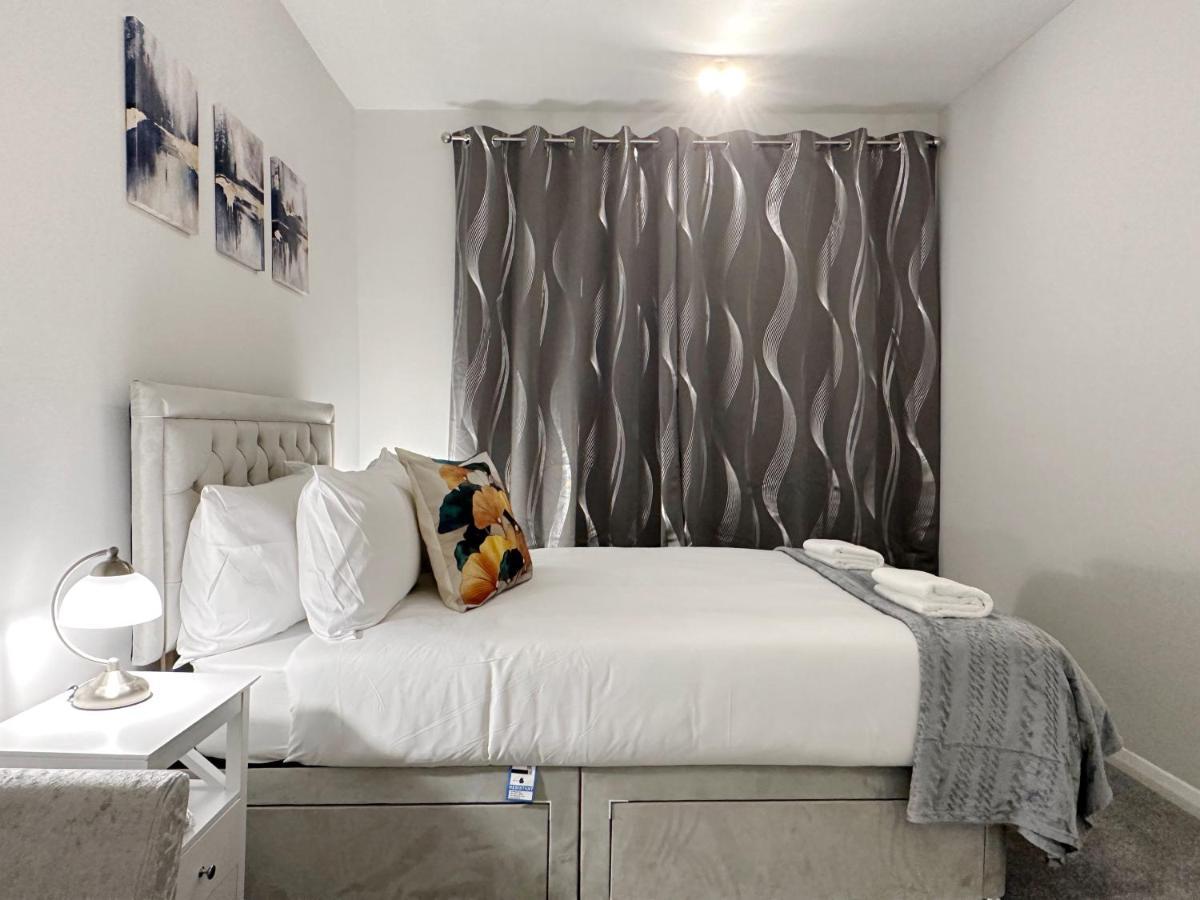 Zoey Place Near Thames River - 2 Double Beds, 1 Single Bed, Spacious, Ideal For Families * Лондон
