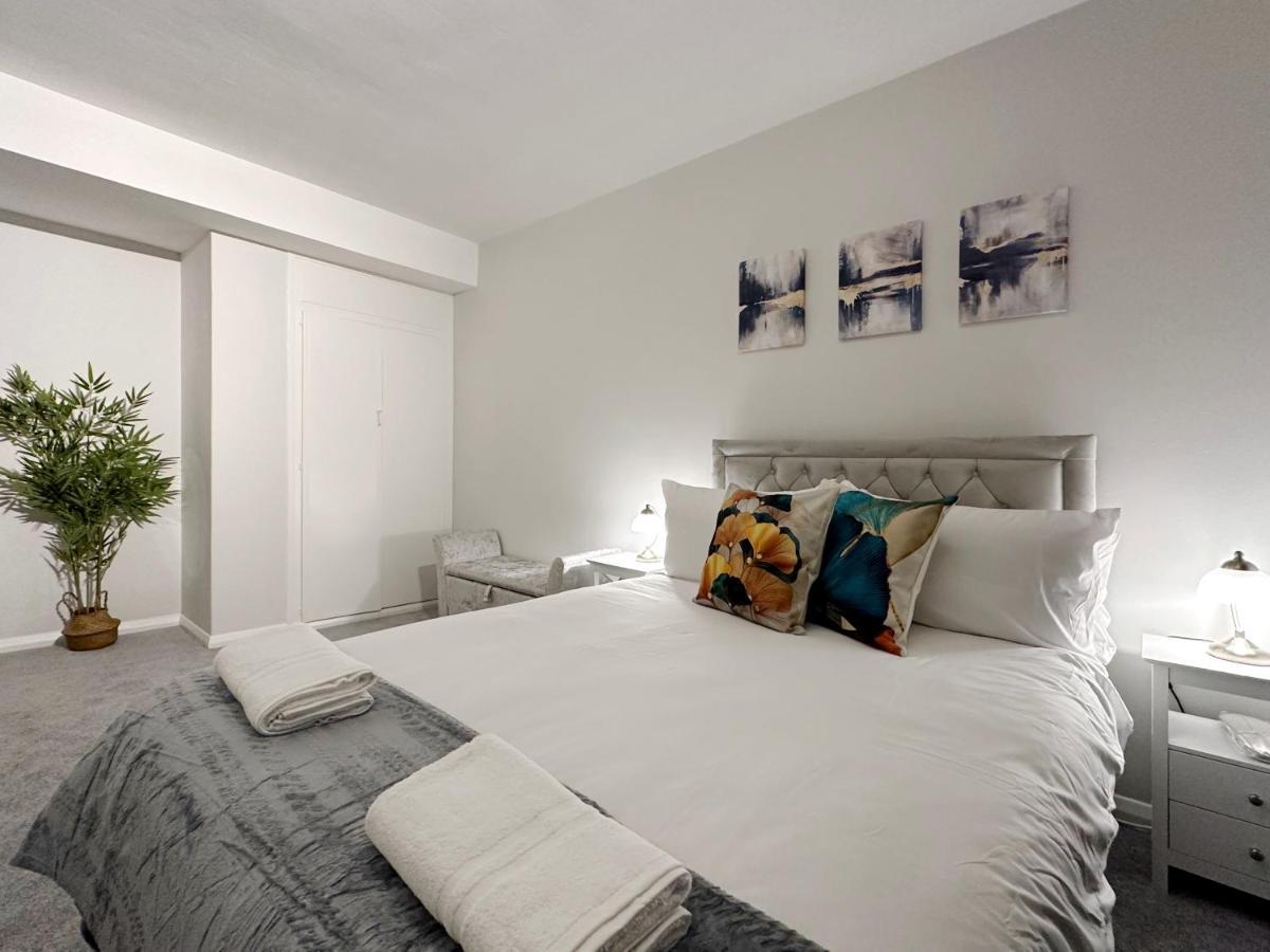 Апартаменты Zoey Place Near Thames River - 2 Double Beds, 1 Single Bed, Spacious, Ideal For Families Лондон