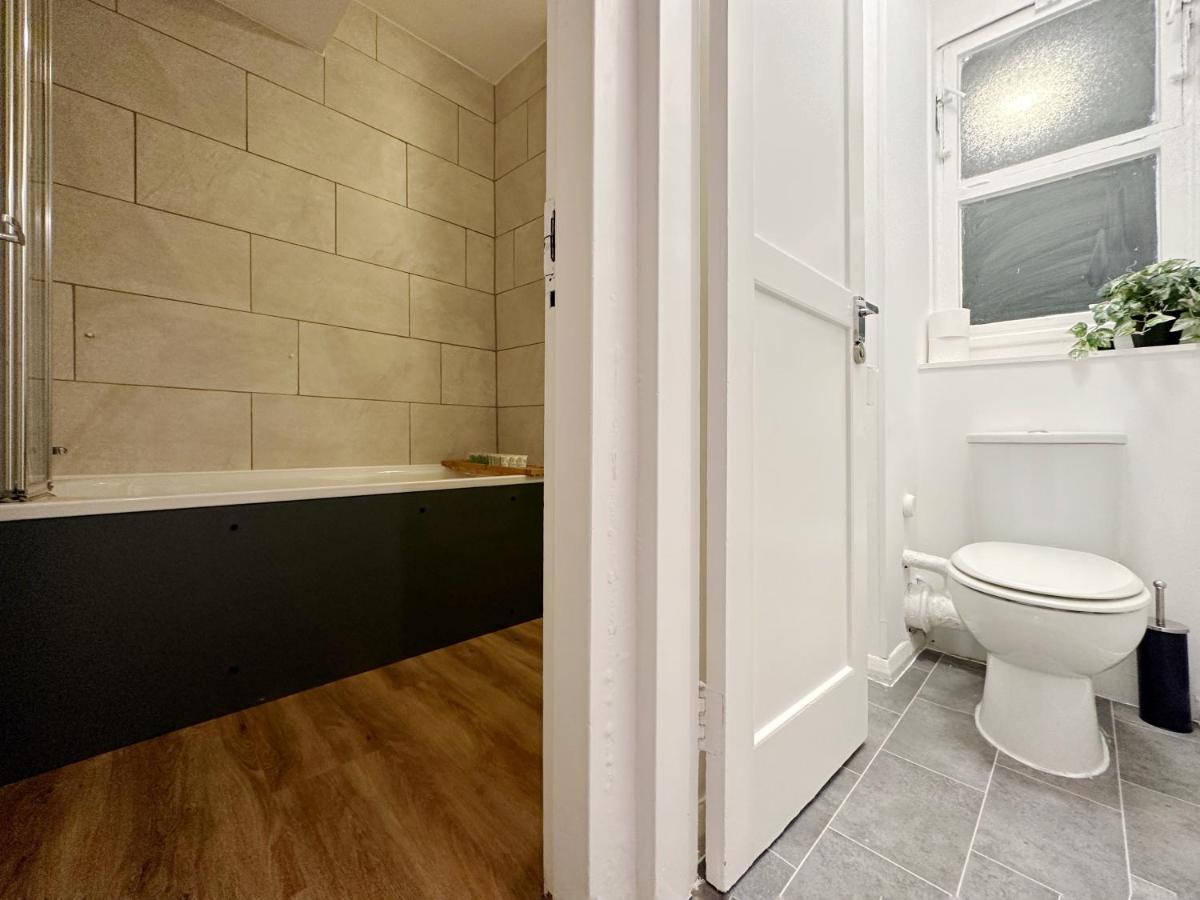 Апартаменты Zoey Place Near Thames River - 2 Double Beds, 1 Single Bed, Spacious, Ideal For Families Лондон