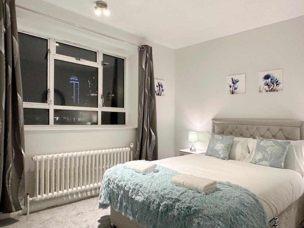 Zoey Place Near Thames River - 2 Double Beds, 1 Single Bed, Spacious, Ideal For Families * Лондон