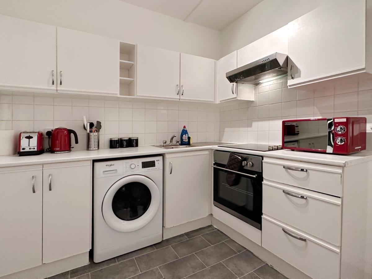 Zoey Place Near Thames River - 2 Double Beds, 1 Single Bed, Spacious, Ideal For Families * Лондон