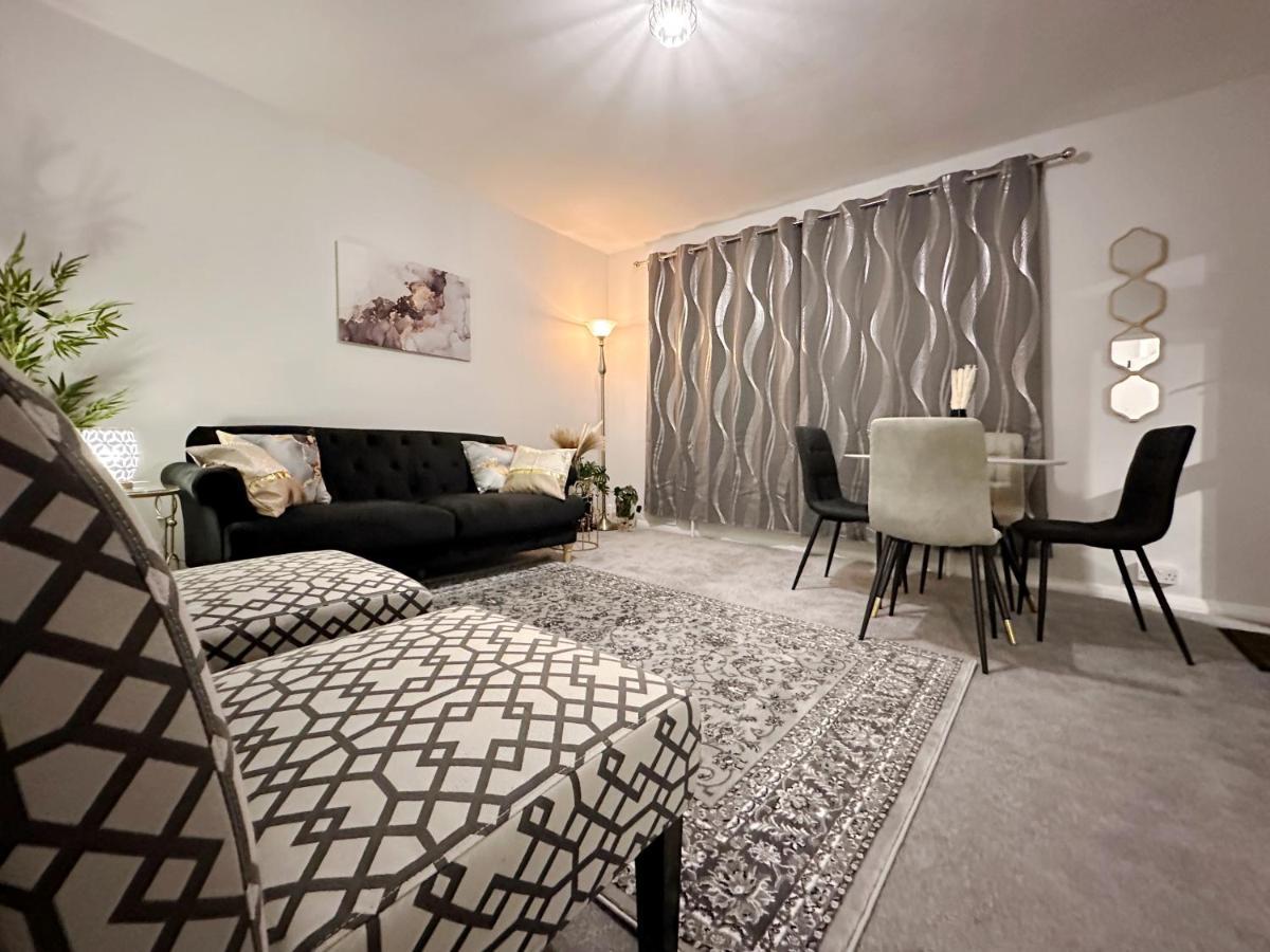 Zoey Place Near Thames River - 2 Double Beds, 1 Single Bed, Spacious, Ideal For Families Апартаменты *