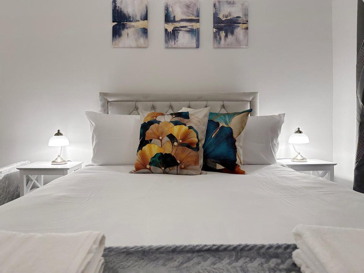 Апартаменты Zoey Place Near Thames River - 2 Double Beds, 1 Single Bed, Spacious, Ideal For Families Лондон