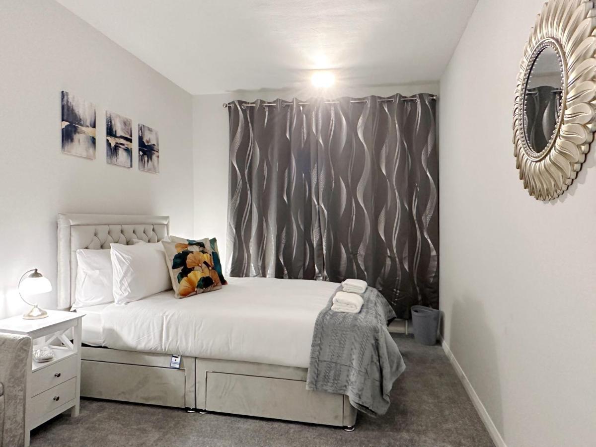 Апартаменты Zoey Place Near Thames River - 2 Double Beds, 1 Single Bed, Spacious, Ideal For Families Лондон