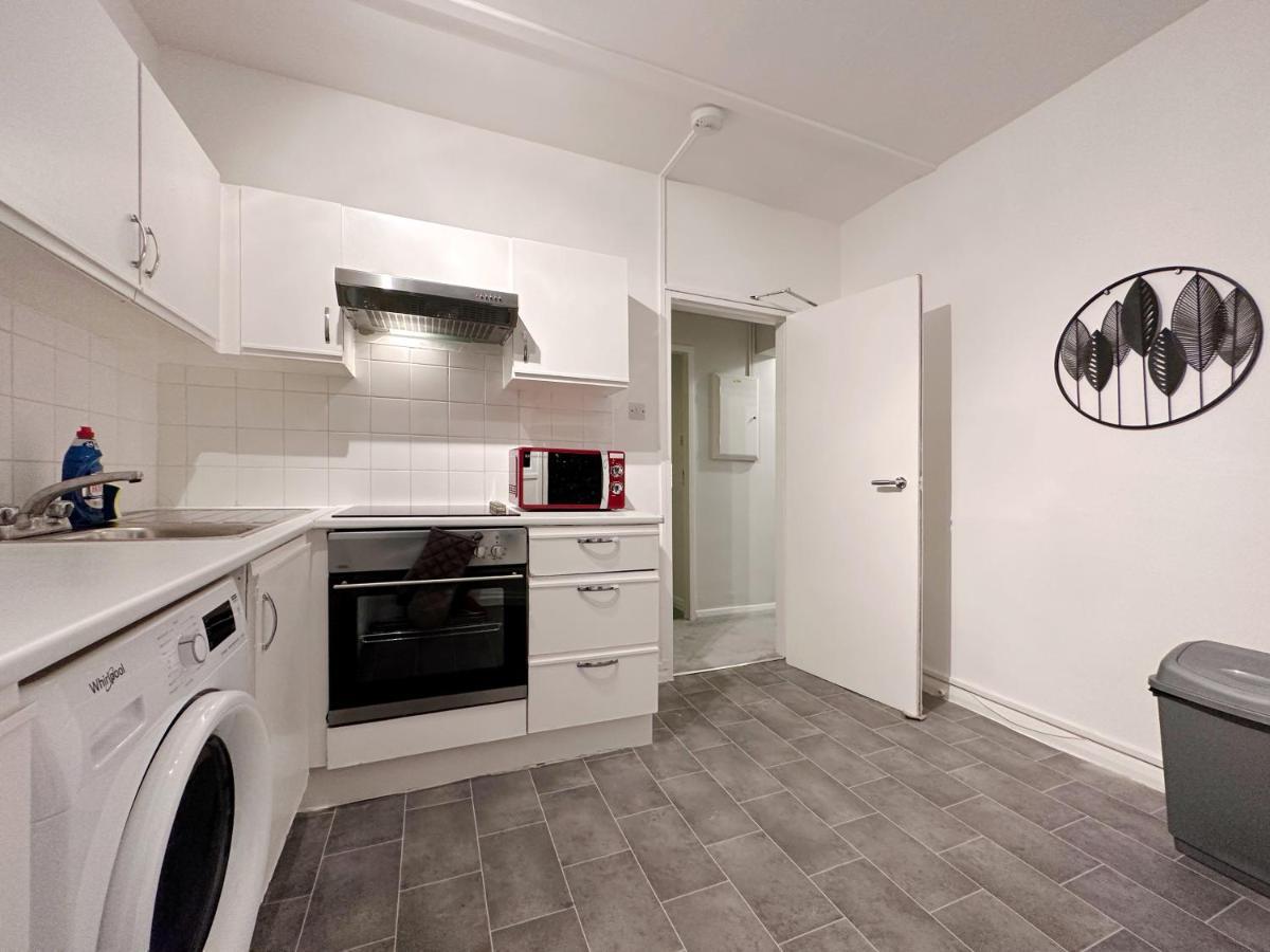 Апартаменты Zoey Place Near Thames River - 2 Double Beds, 1 Single Bed, Spacious, Ideal For Families *