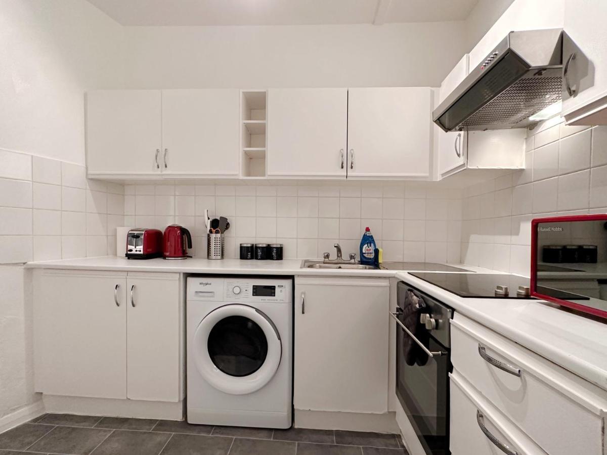 Zoey Place Near Thames River - 2 Double Beds, 1 Single Bed, Spacious, Ideal For Families Апартаменты Лондон