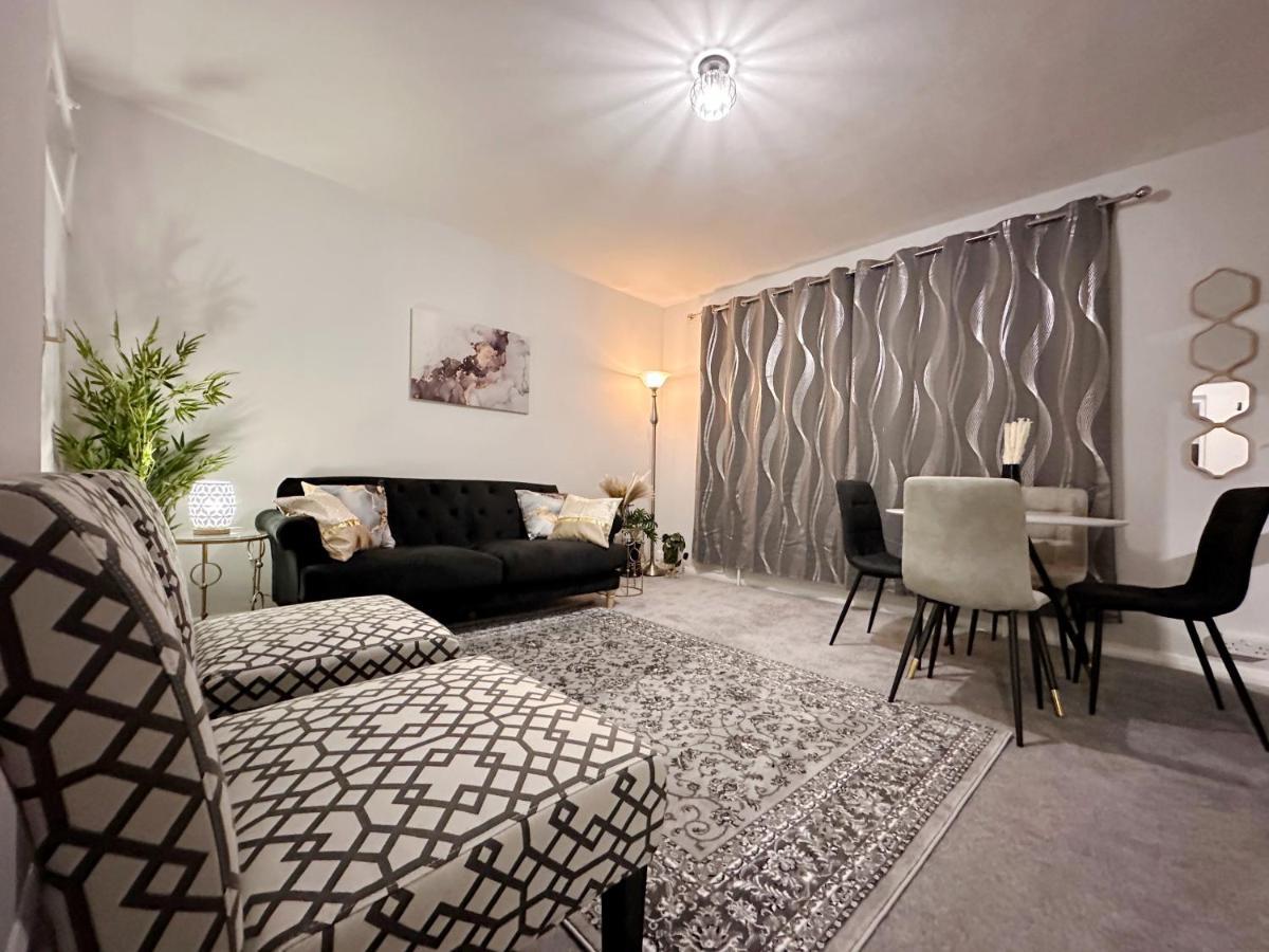 Zoey Place Near Thames River - 2 Double Beds, 1 Single Bed, Spacious, Ideal For Families Апартаменты