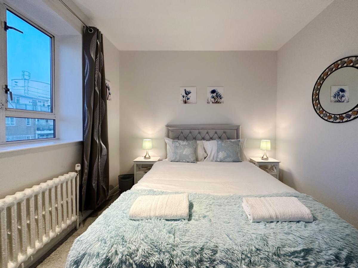 Апартаменты Zoey Place Near Thames River - 2 Double Beds, 1 Single Bed, Spacious, Ideal For Families *