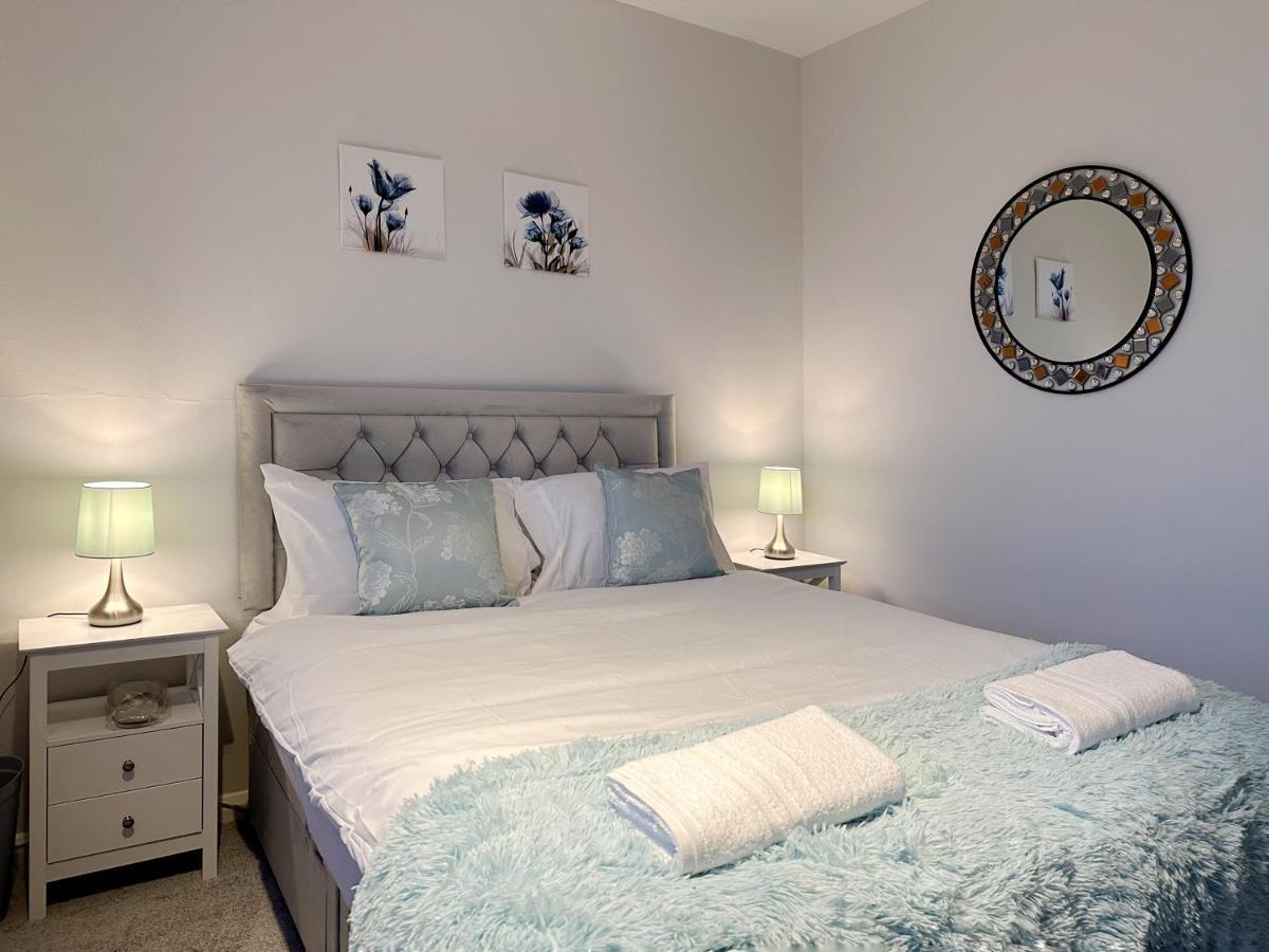 Zoey Place Near Thames River - 2 Double Beds, 1 Single Bed, Spacious, Ideal For Families * Лондон